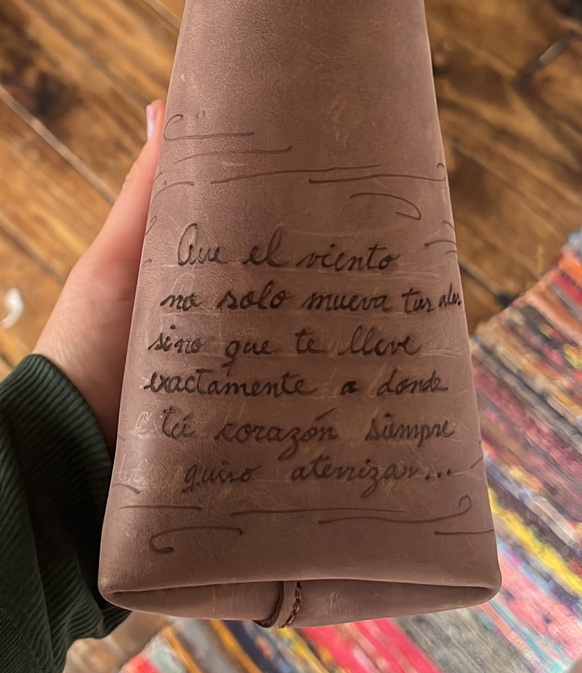 Personalización con Texto Pirograbado a mano